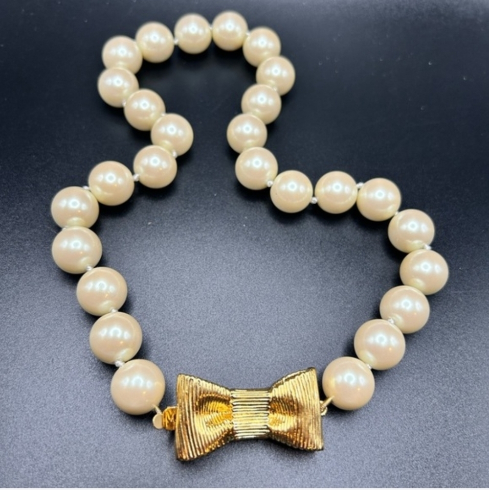 kate spade Cream Pearl Necklace with Gold Bow Clasp